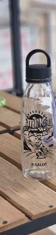 بطری شیر و آبمیوه